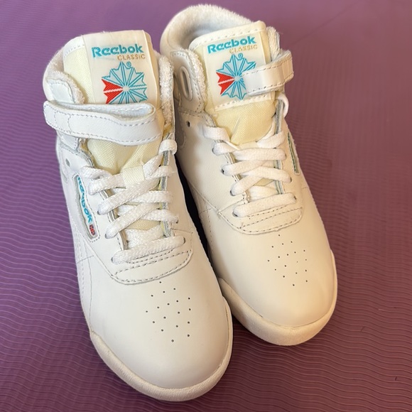 REEBOK KIDS size 12 - Picture 2 of 8